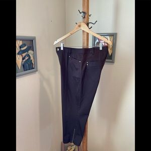 NEW cache brown capris with detail